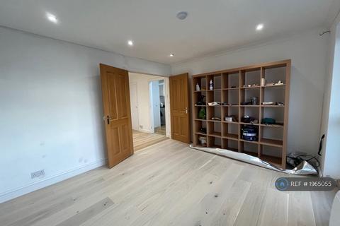 2 bedroom flat to rent, Crockford Park Road, Addlestone, KT15