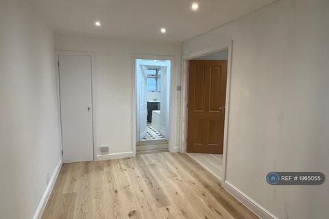 2 bedroom flat to rent, Crockford Park Road, Addlestone, KT15