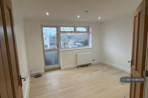 2 bedroom flat to rent, Crockford Park Road, Addlestone, KT15
