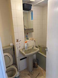 2 bedroom flat to rent, Makepeace Road, Northolt UB5