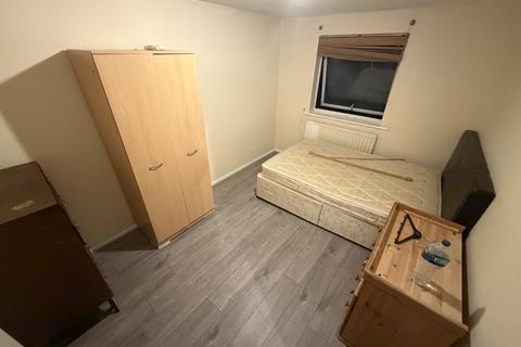 2 bedroom flat to rent, Makepeace Road, Northolt UB5