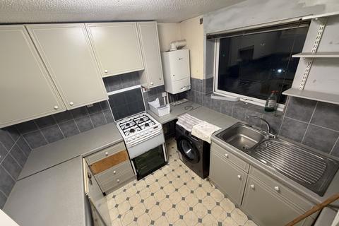 2 bedroom flat to rent, Makepeace Road, Northolt UB5