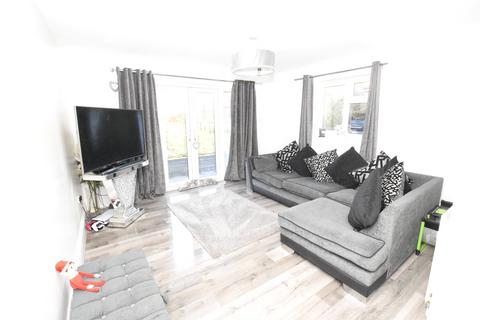 3 bedroom semi-detached house for sale, Havering Road, Essex RM1