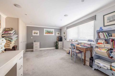 2 bedroom apartment for sale, Lawn Close, Datchet SL3