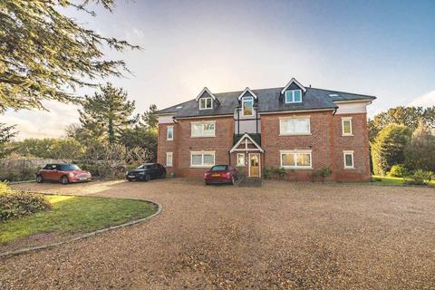 Lawn Close, Datchet SL3