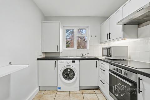 2 bedroom flat to rent, St. Michael's Close, London N3