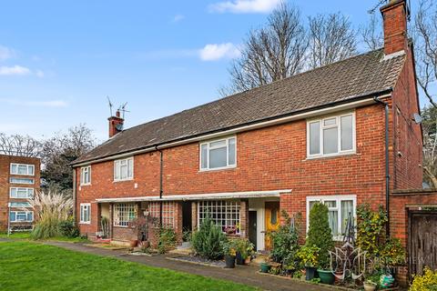 2 bedroom flat to rent, St. Michael's Close, London N3