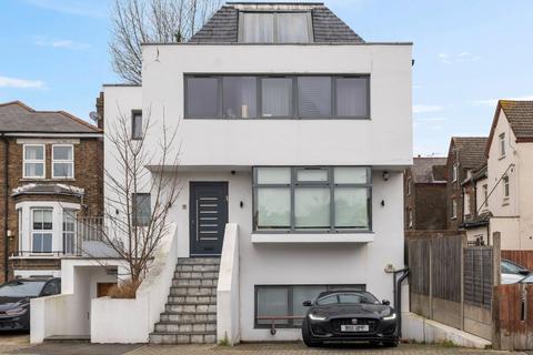 4 bedroom detached house to rent, Ridge Road, Cricklewood, London, NW2