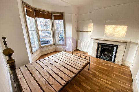 3 bedroom maisonette to rent, Kingsgate Road, West Hampstead, London, NW6