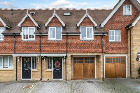 3 bedroom terraced house for sale - Millers Close, Hersham, Walton-on-Thames, Surrey, KT12