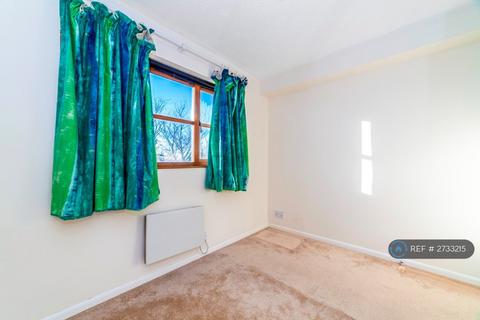 1 bedroom flat to rent, Banner Close, Purfleet, RM19