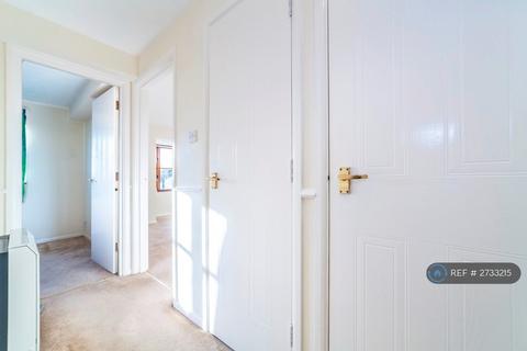 1 bedroom flat to rent, Banner Close, Purfleet, RM19