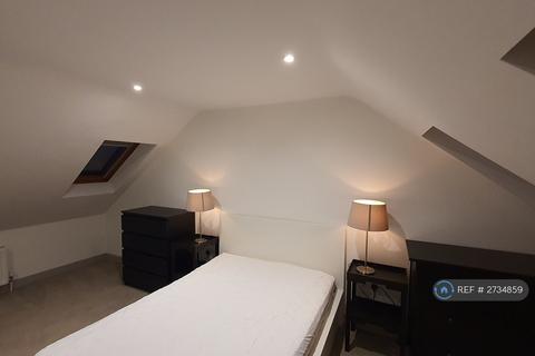 2 bedroom flat to rent, London Court, Reading, RG1