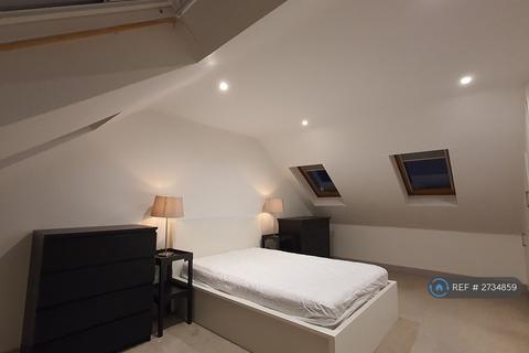 2 bedroom flat to rent, London Court, Reading, RG1