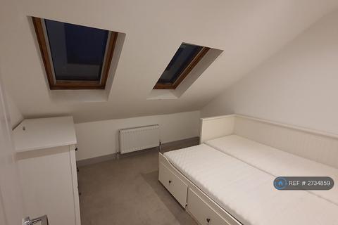 2 bedroom flat to rent, London Court, Reading, RG1