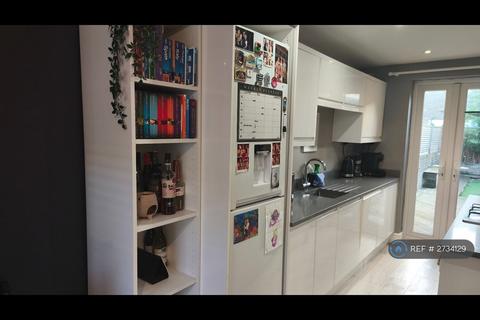 2 bedroom terraced house to rent, Lothrop Street, London, W10