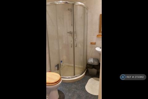 1 bedroom in a house share to rent, Woodhead Road, Huddersfield, HD4