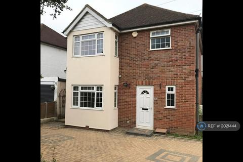 3 bedroom detached house to rent, Auckland Road, Potters Bar, EN6