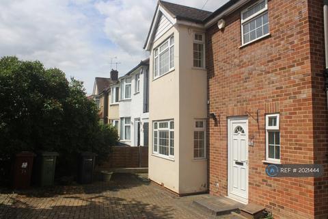 3 bedroom detached house to rent, Auckland Road, Potters Bar, EN6