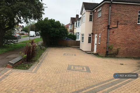 3 bedroom detached house to rent, Auckland Road, Potters Bar, EN6
