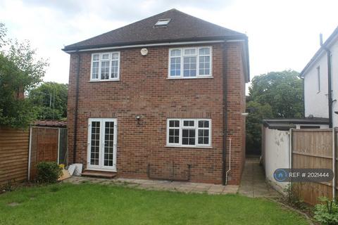3 bedroom detached house to rent, Auckland Road, Potters Bar, EN6