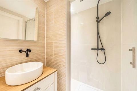 1 bedroom flat to rent, Sandycombe Road, Richmond TW9