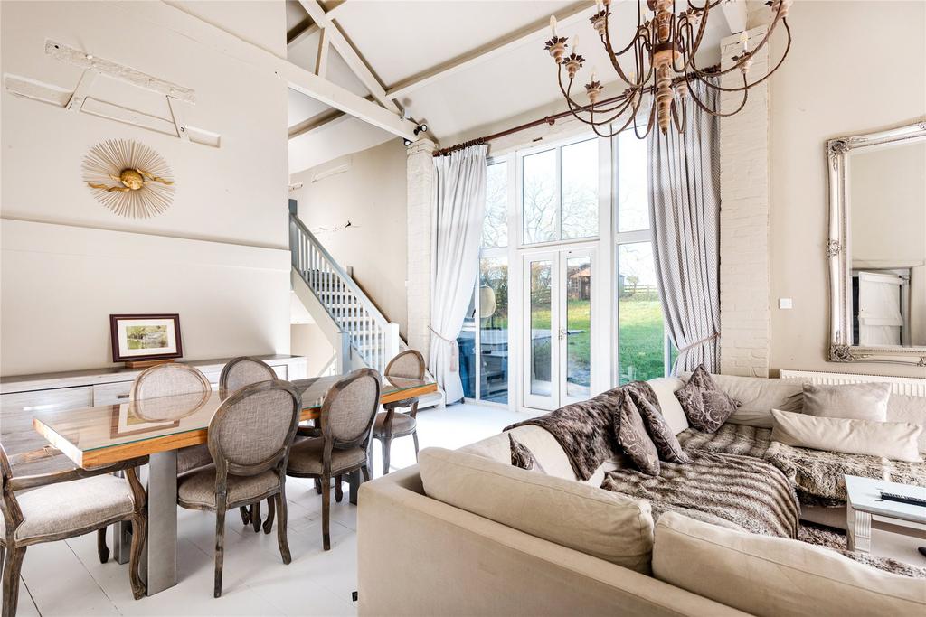 Sitting/Dining Room