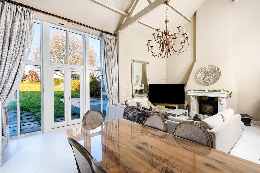Sitting/Dining Room