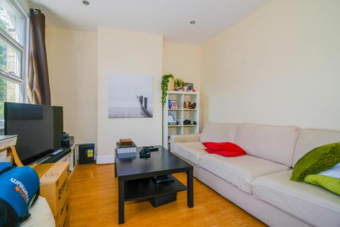 2 bedroom flat to rent, Devonshire Road, Chiswick, London