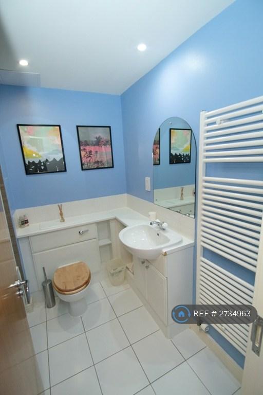 Family Bathroom / Toilet