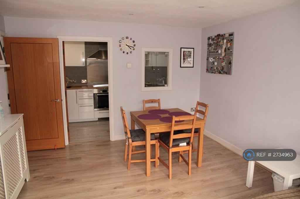 Dining Area (Expandable Table To 6 People)