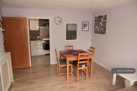 2 bedroom flat to rent, Settlers Court, London, E14