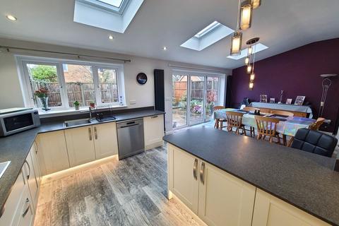 4 bedroom detached house for sale, Hawkers Close, Totton, SO40