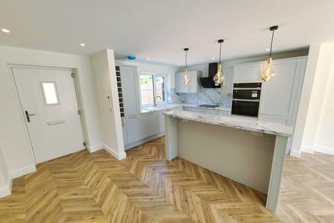 4 bedroom detached house for sale, Cracknore Hard Lane,Marchwood,Southampton,SO40 4UT
