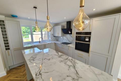 4 bedroom detached house for sale, Cracknore Hard Lane,Marchwood,Southampton,SO40 4UT