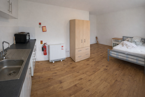 Studio to rent, Brookhill Road, London, SE18