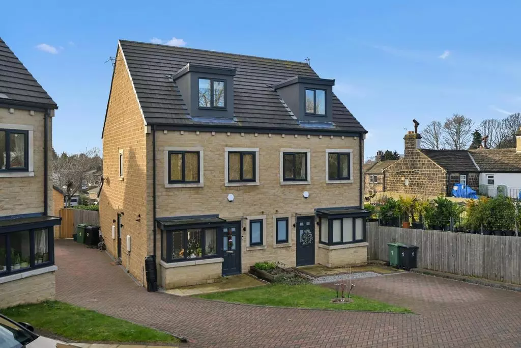 4 bedroom semi-detached house for sale - Photo 3