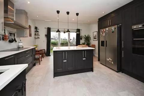 4 bedroom semi-detached house for sale - Photo 8