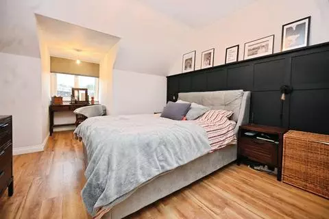 4 bedroom semi-detached house for sale - Photo 10