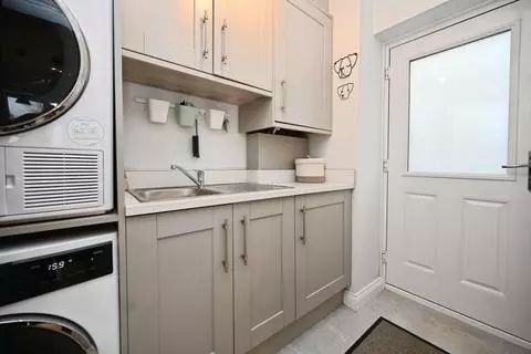 4 bedroom semi-detached house for sale - Photo 16