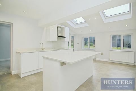3 bedroom semi-detached house for sale, Crofters Lea, Yeadon, Leeds