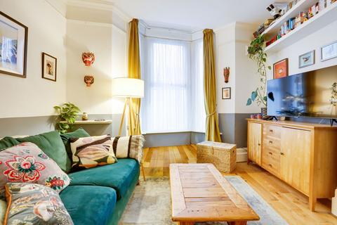 2 bedroom ground floor flat for sale, Cann Hall Road, Leytonstone, E11