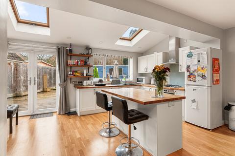 3 bedroom semi-detached house for sale, Buckminster Gardens, Grantham NG31