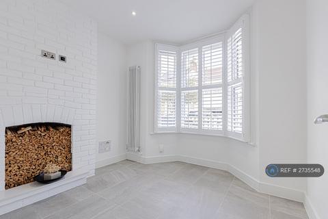 4 bedroom terraced house to rent, Lancaster Road, London, E17