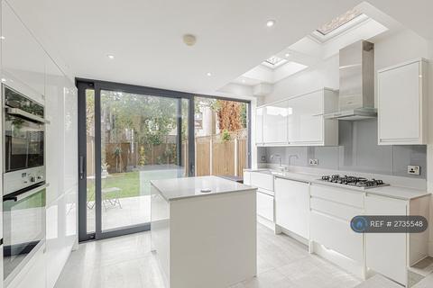 4 bedroom terraced house to rent, Lancaster Road, London, E17