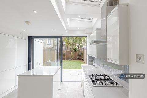 4 bedroom terraced house to rent, Lancaster Road, London, E17