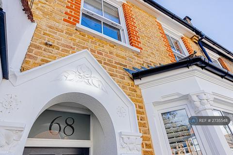 4 bedroom terraced house to rent, Lancaster Road, London, E17