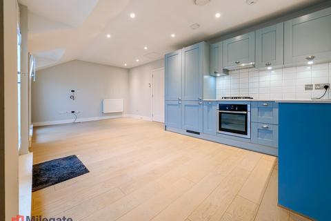 2 bedroom flat to rent, French Street, Sunbury-On-Thames TW16