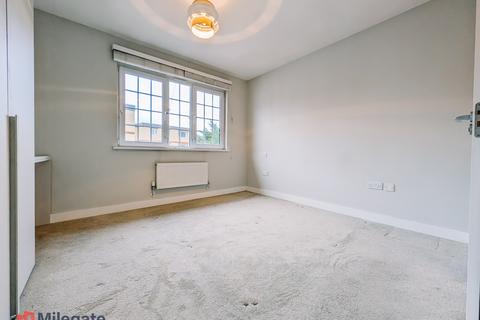 2 bedroom flat to rent, French Street, Sunbury-On-Thames TW16