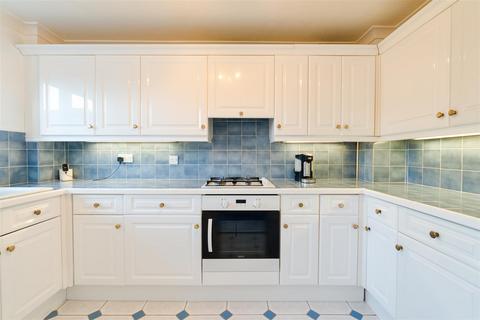 3 bedroom end of terrace house for sale, Launder Way, Maidstone